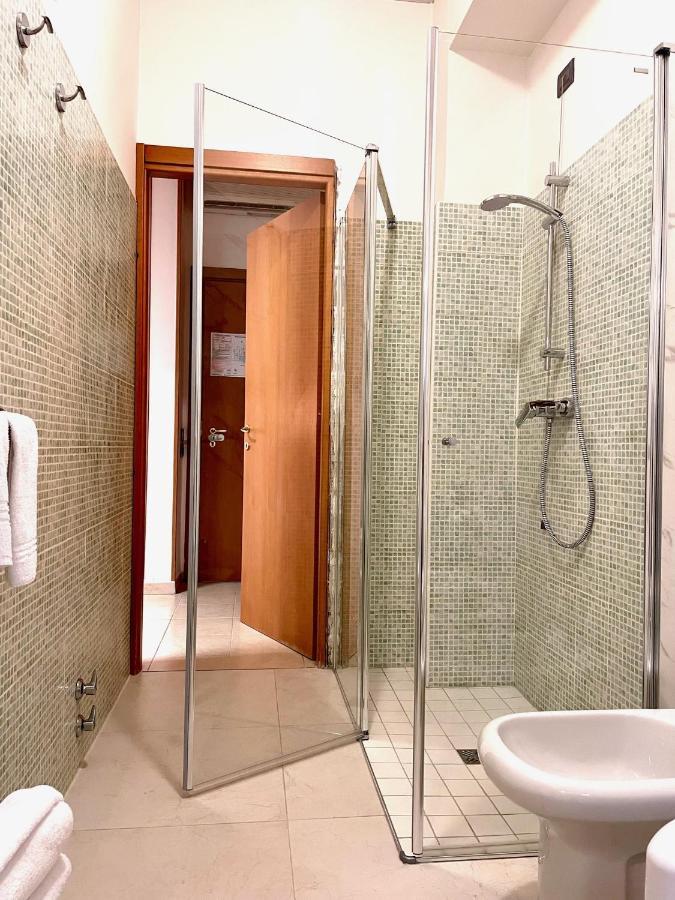 Hotel Leonardo Brescia Buitenkant foto