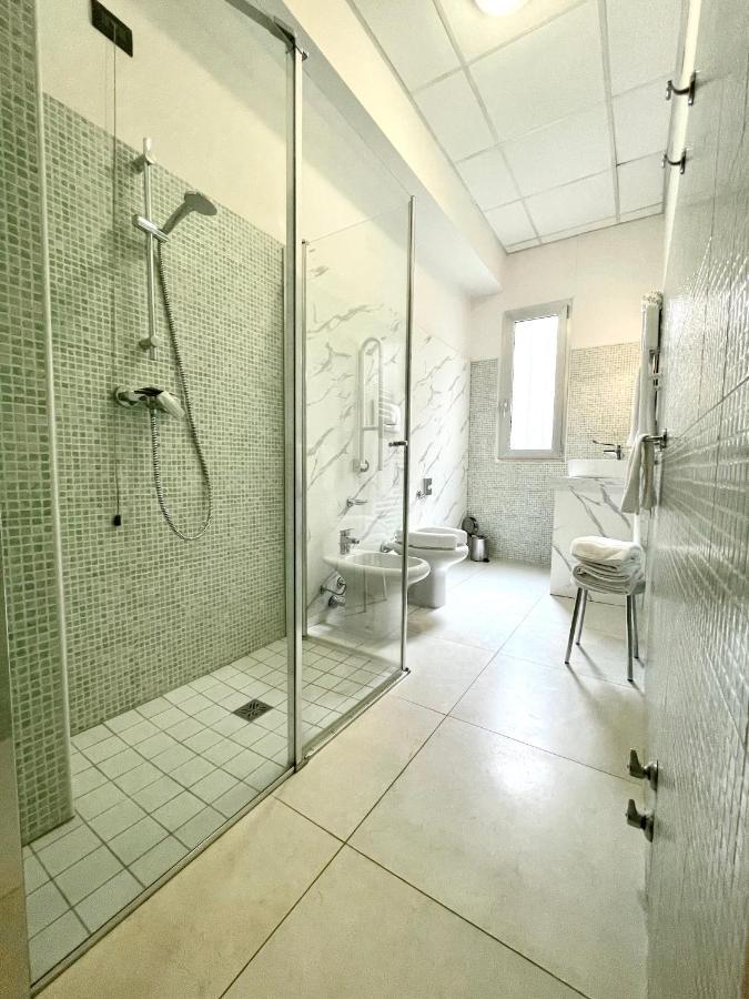 Hotel Leonardo Brescia Buitenkant foto