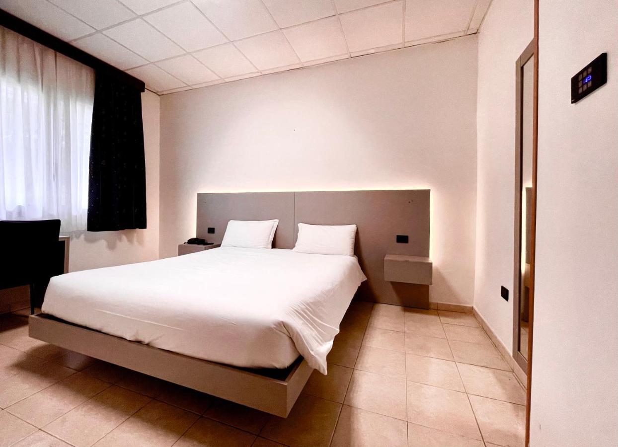 Hotel Leonardo Brescia Buitenkant foto