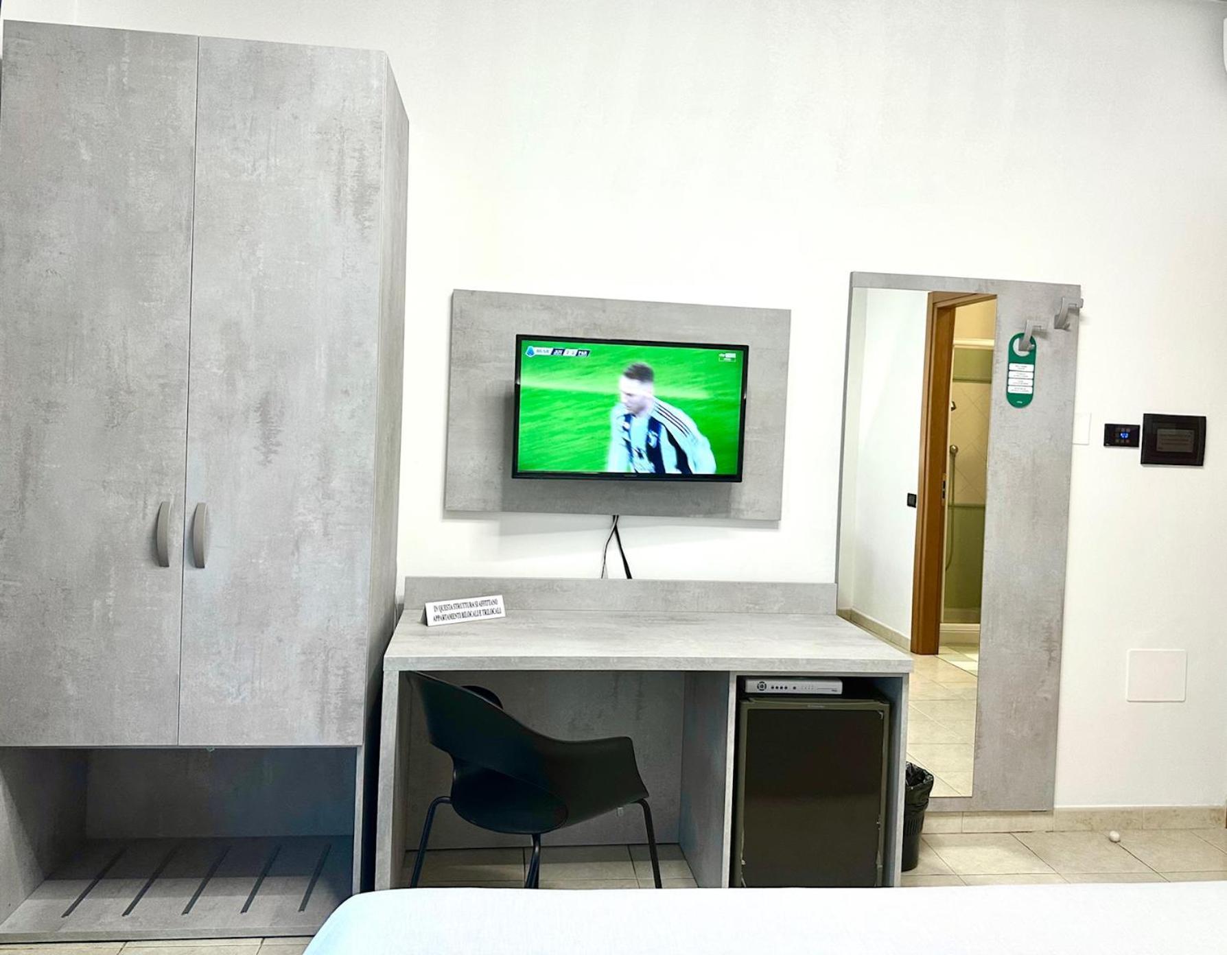 Hotel Leonardo Brescia Buitenkant foto