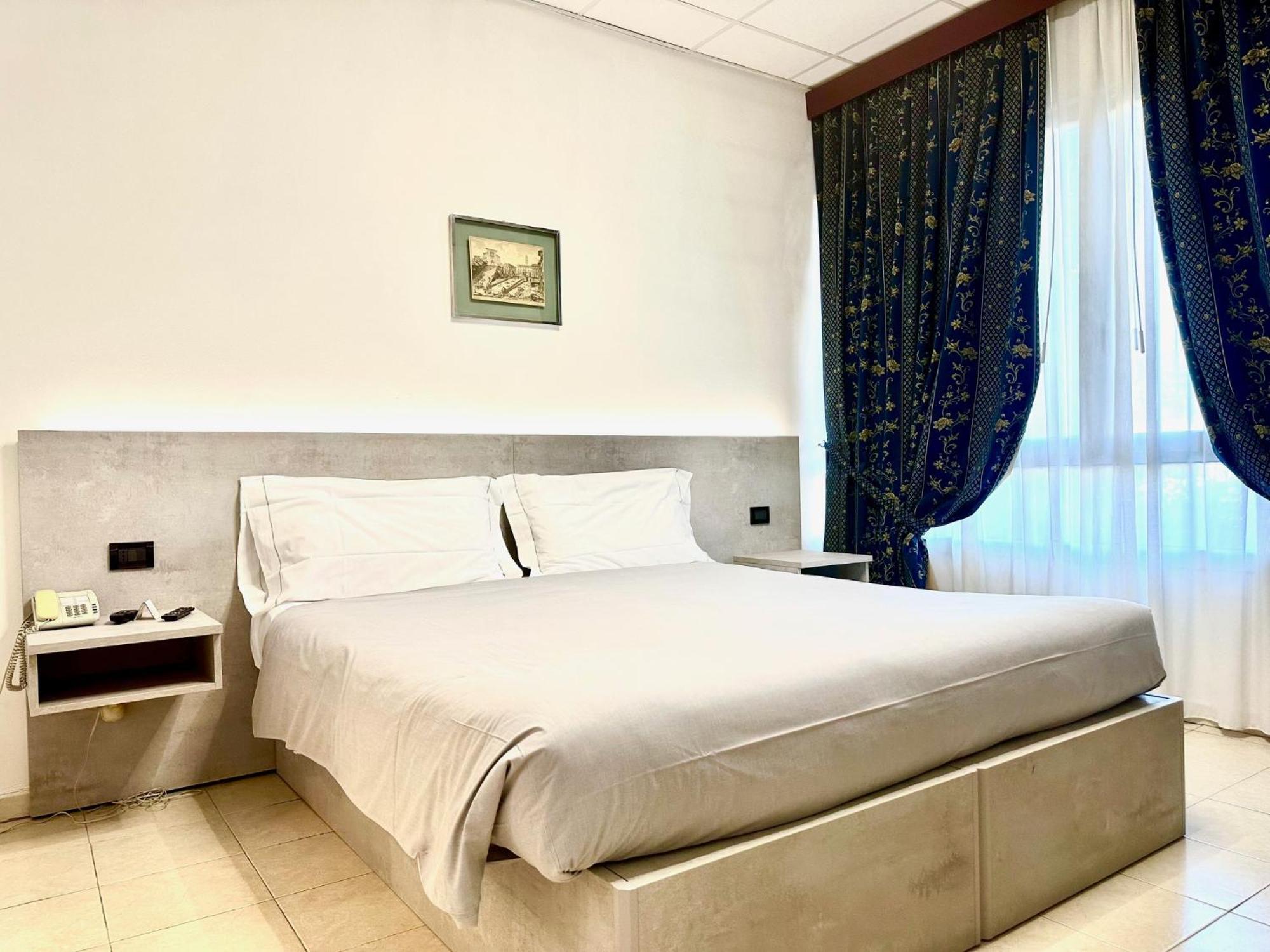 Hotel Leonardo Brescia Buitenkant foto