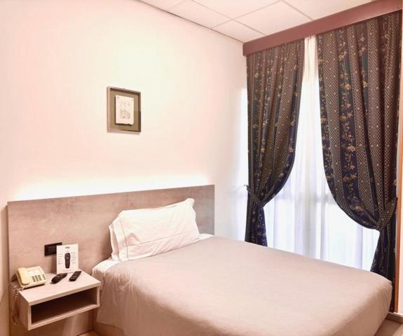 Hotel Leonardo Brescia Buitenkant foto