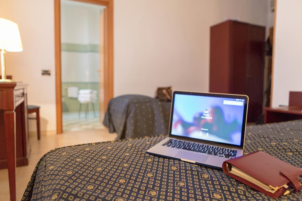 Hotel Leonardo Brescia Buitenkant foto