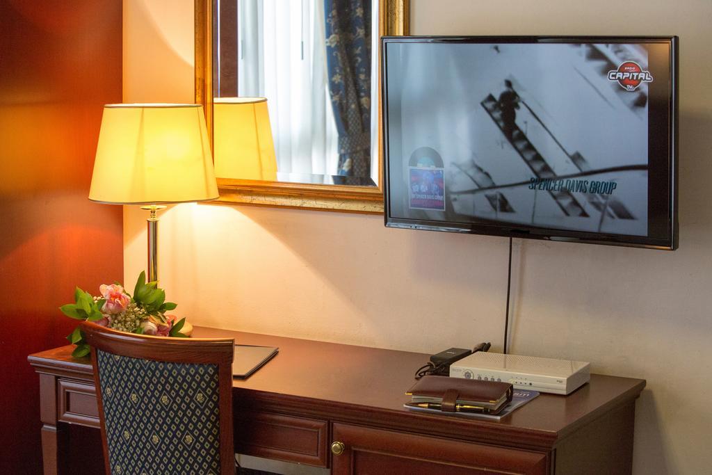Hotel Leonardo Brescia Buitenkant foto