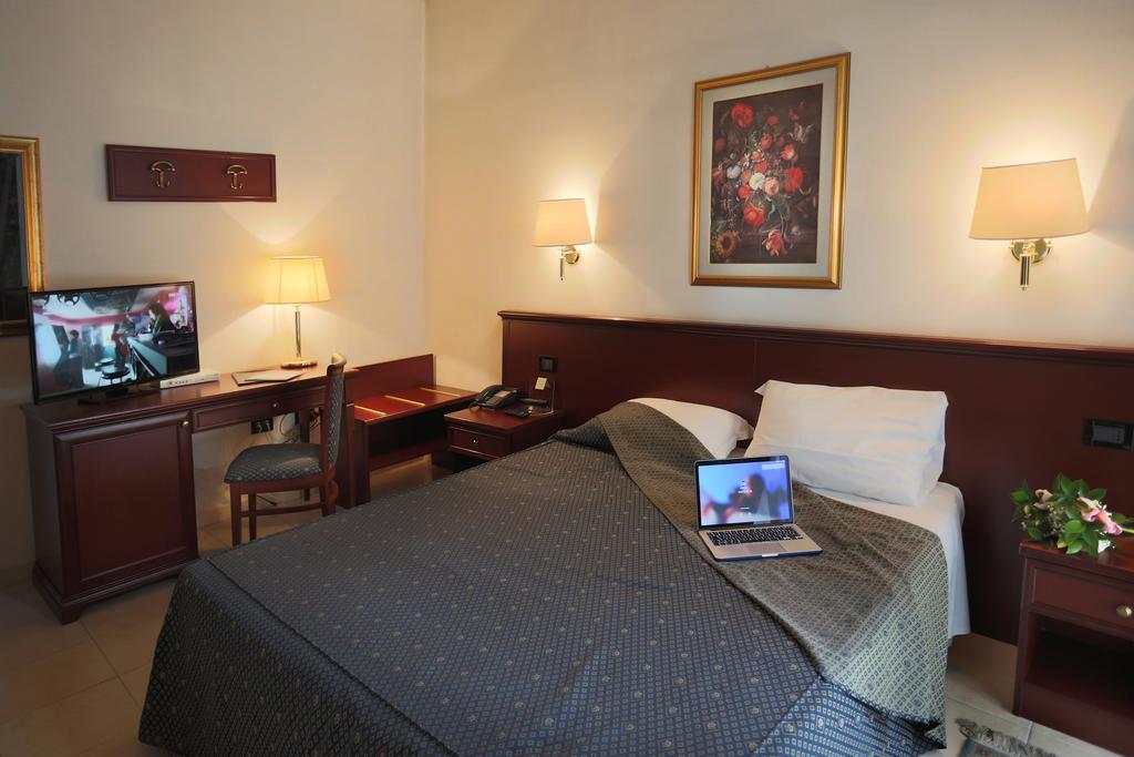 Hotel Leonardo Brescia Buitenkant foto